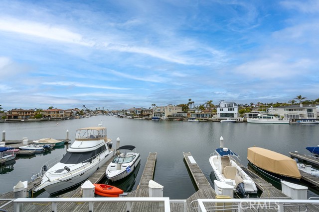 4073 Aladdin Drive, Huntington Beach CA: https://media.crmls.org/medias/2210b8ec-05c6-4d2b-a04f-b5cf3c50dc9a.jpg