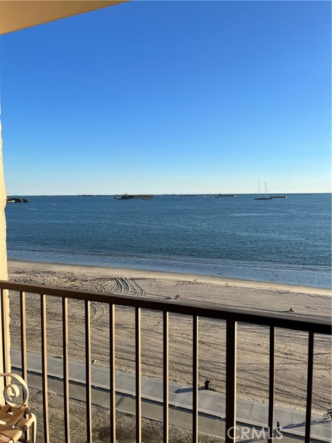 1750 E Ocean Boulevard, Long Beach CA: https://media.crmls.org/medias/2210ffad-befd-4e97-a0fa-4b4d4116cd5e.jpg