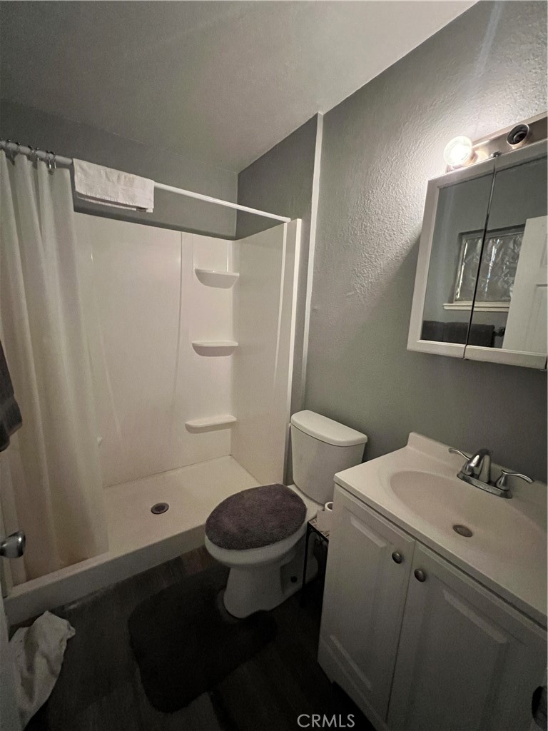 https://media.crmls.org/medias/22114085-d47c-4fe0-8829-91b284ce1a97.jpg?preset=X-Large