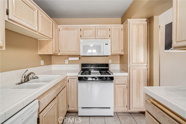 Detail Gallery Image 9 of 30 For 39227 10th St #H,  Palmdale,  CA 93551 - 3 Beds | 2/1 Baths