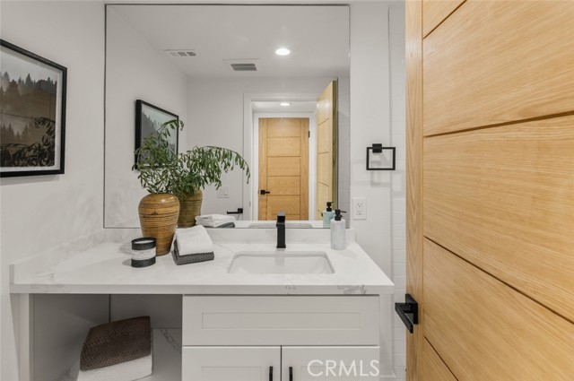 22627 Lakeside Lane, Lake Forest CA: https://media.crmls.org/medias/2211e653-3826-40a0-87ac-bcbe51424206.jpg