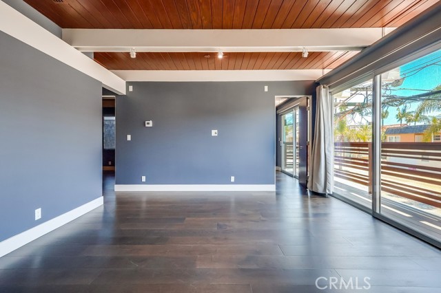 6715 E Ocean Boulevard, Long Beach CA: https://media.crmls.org/medias/2213267d-e7d7-4eb7-b6ac-88e6b96a3c88.jpg