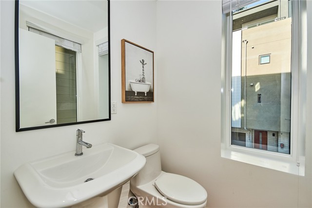 1050 N Joels Place, Los Angeles CA: https://media.crmls.org/medias/22133daa-2e57-490b-8eba-66b85624fac3.jpg