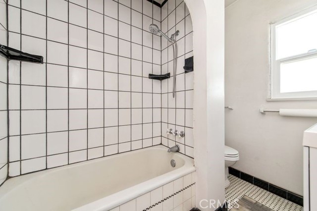 329 N Bushnell Avenue, Alhambra CA: https://media.crmls.org/medias/221362b0-f6a5-4cdb-a44f-8fc58d991e3e.jpg
