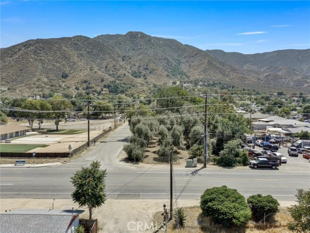 5 Grand, Lake Elsinore CA: https://media.crmls.org/medias/2213f141-7bd7-4f80-a13d-dd1fd1f0ada7.jpg