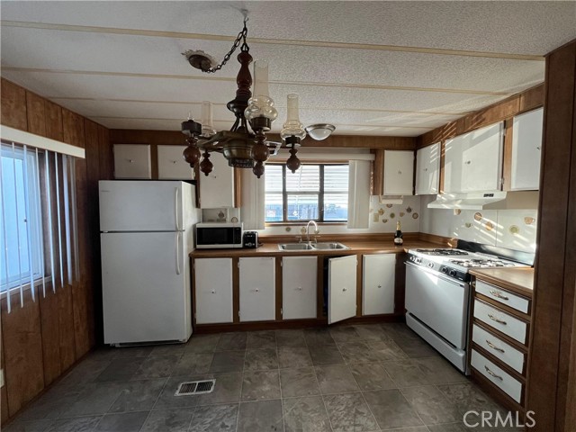 Detail Gallery Image 8 of 15 For 1973 Newport #3,  Costa Mesa,  CA 92627 - 1 Beds | 1 Baths