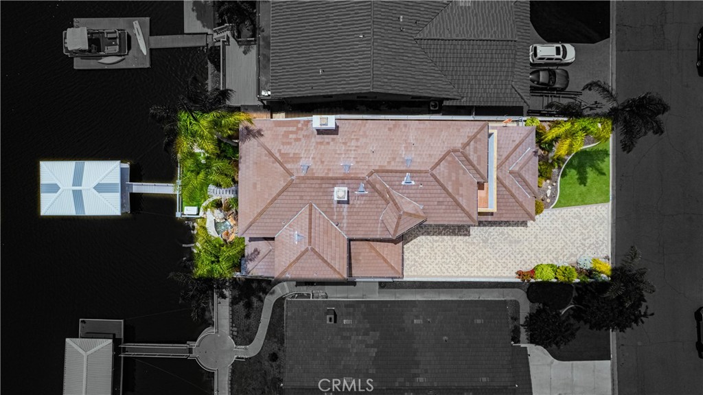 https://media.crmls.org/medias/22149da9-55a0-4f2c-a603-3515c790044f.jpg?preset=X-Large