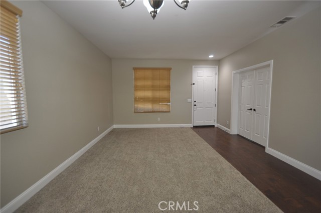 8945 Honeysuckle Avenue, Hesperia CA: https://media.crmls.org/medias/22152d15-f939-4c90-bbae-abfec20d6c24.jpg