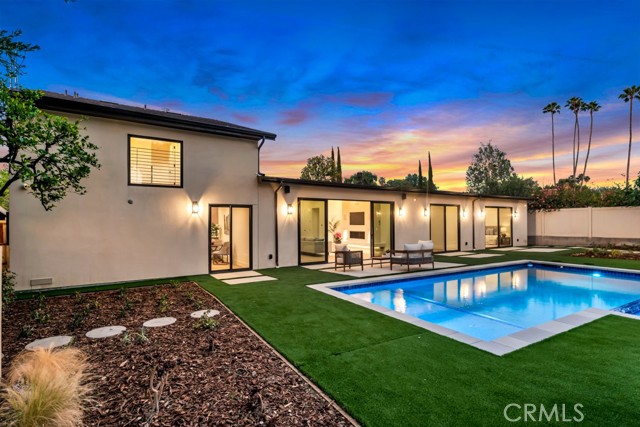 Detail Gallery Image 8 of 46 For 4801 Abbeyville Ave, Woodland Hills,  CA 91364 - 5 Beds | 5/2 Baths