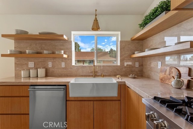 Detail Gallery Image 12 of 52 For 23755 Clarendon, Woodland Hills,  CA 91367 - 4 Beds | 3 Baths