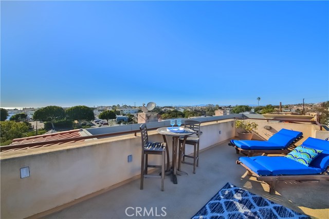 632 7th Street, Hermosa Beach, California 90254, 4 Bedrooms Bedrooms, ,3 BathroomsBathrooms,Residential,Sold,7th,SB17041704