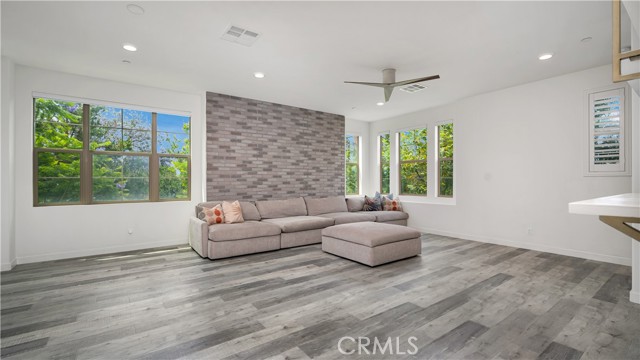 122 Fixie, Irvine CA: https://media.crmls.org/medias/22168268-281c-4249-a476-07f84ab1428f.jpg