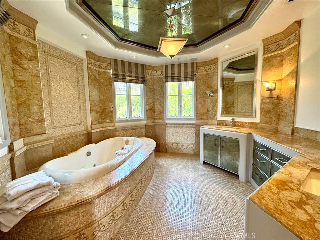 https://media.crmls.org/medias/2216aee7-b6a1-4305-a34a-7299d01f13b2.jpg?preset=X-Large