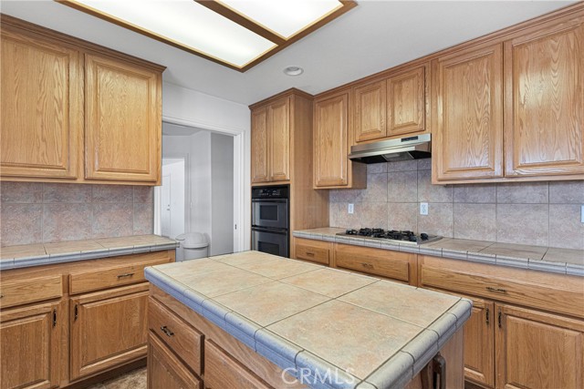 Detail Gallery Image 7 of 23 For 11458 Cedar St, Oak Hills,  CA 92344 - 4 Beds | 2/1 Baths