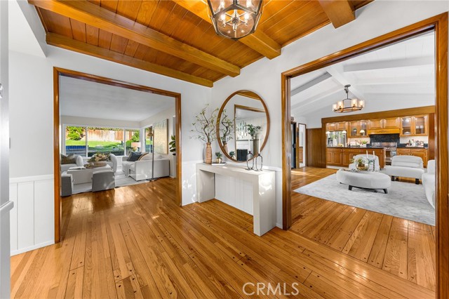 1260 Oakhaven Lane, Arcadia CA: https://media.crmls.org/medias/22170933-cb68-4dec-86ad-ef4065b5f576.jpg
