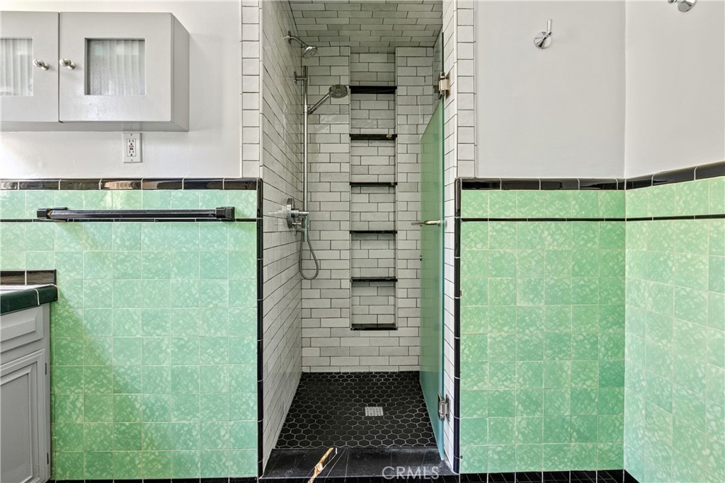 https://media.crmls.org/medias/22182afc-eb26-4e26-b49a-20aec05c6113.jpg?preset=X-Large
