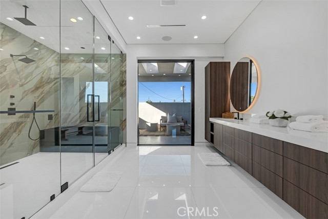 Detail Gallery Image 32 of 50 For 13016 Chandler, Sherman Oaks,  CA 91401 - 6 Beds | 6/1 Baths