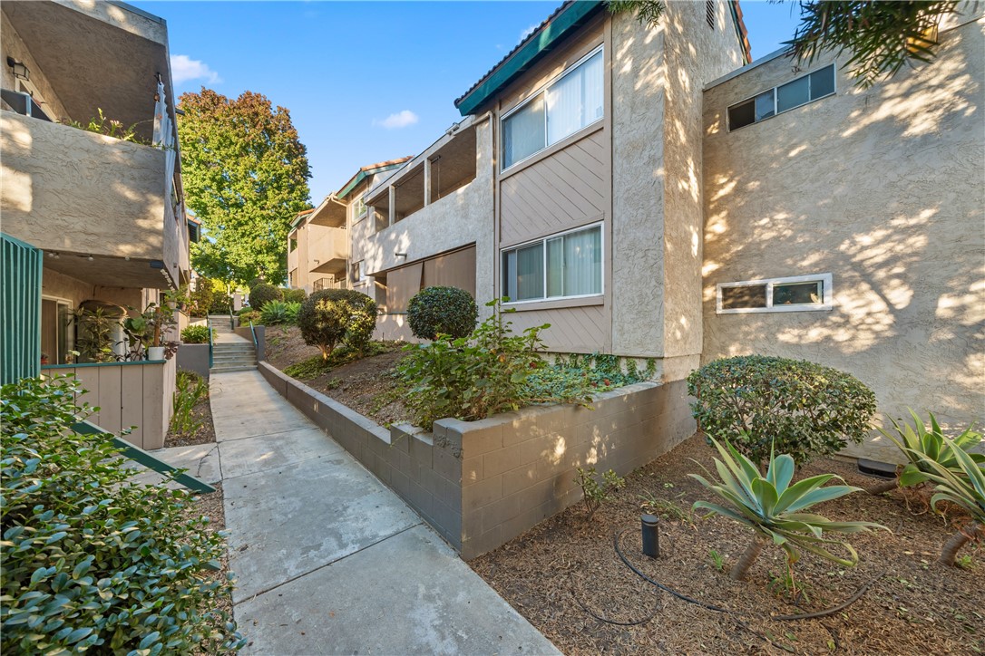 Detail Gallery Image 2 of 20 For 3435 Capalina Rd #10,  San Marcos,  CA 92069 - 2 Beds | 1 Baths