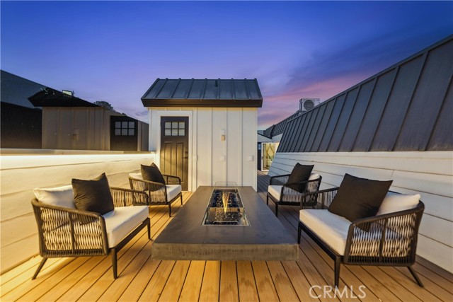 1264 Ozeta Terrace, West Hollywood CA: https://media.crmls.org/medias/221966fa-a2b0-41e3-ab80-d32cea089ca4.jpg