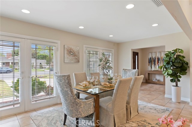 3340 Hillrose Dr, Rossmoor CA: https://media.crmls.org/medias/2219c7d4-9e6b-4217-a089-f81bc44c825f.jpg