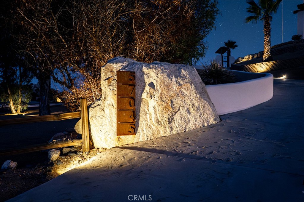 https://media.crmls.org/medias/2219ffaf-dcb4-495a-9852-f65d33d2d9e0.jpg?preset=X-Large