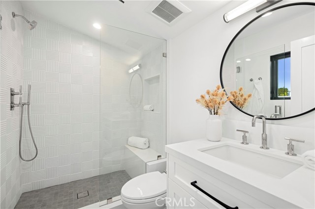 Detail Gallery Image 15 of 21 For 605 1/2 Carnation, Corona Del Mar,  CA 92625 - 2 Beds | 2/1 Baths