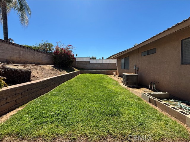 205 Ford Street, Redlands CA: https://media.crmls.org/medias/221b1727-d1d0-41d5-8cb4-438599da6404.jpg