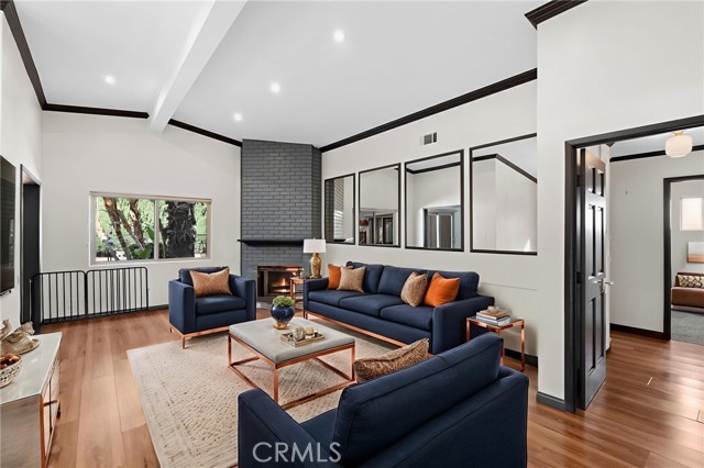 Detail Gallery Image 3 of 40 For 6417 Graves, Lake Balboa,  CA 91406 - 3 Beds | 2 Baths