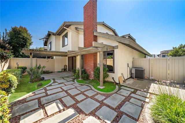 18108 Hearth Drive, Fountain Valley CA: https://media.crmls.org/medias/221bcacb-cc13-4073-87f4-db8a1baa46d5.jpg