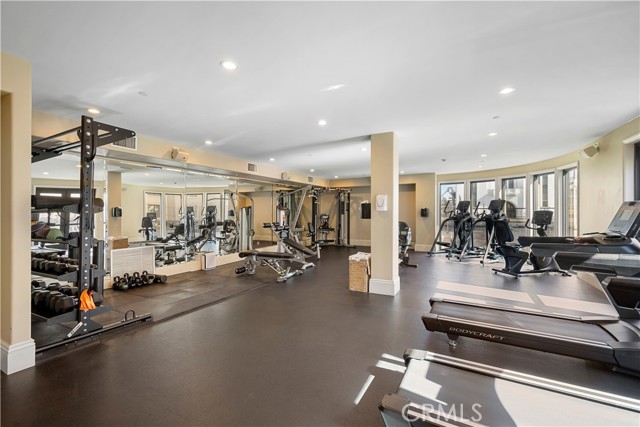611 Caruso Avenue, Glendale CA: https://media.crmls.org/medias/221c8ca0-99b9-4741-bde8-3d8fb7c51c38.jpg
