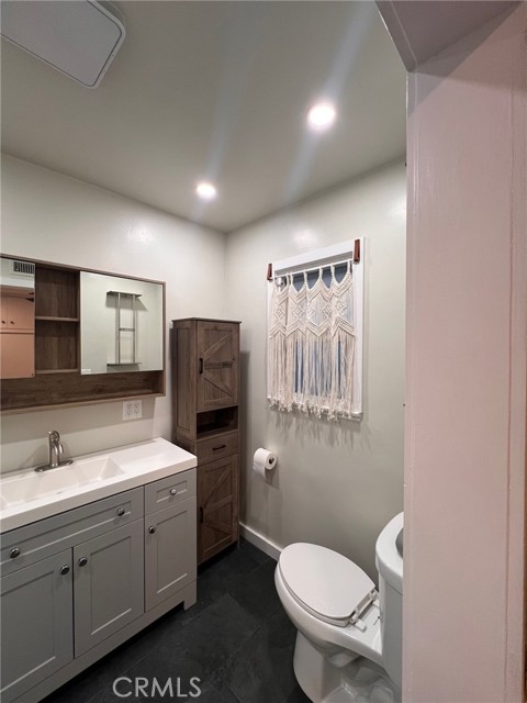 Detail Gallery Image 21 of 37 For 20933 Hemmingway St, Canoga Park,  CA 91304 - 4 Beds | 3 Baths