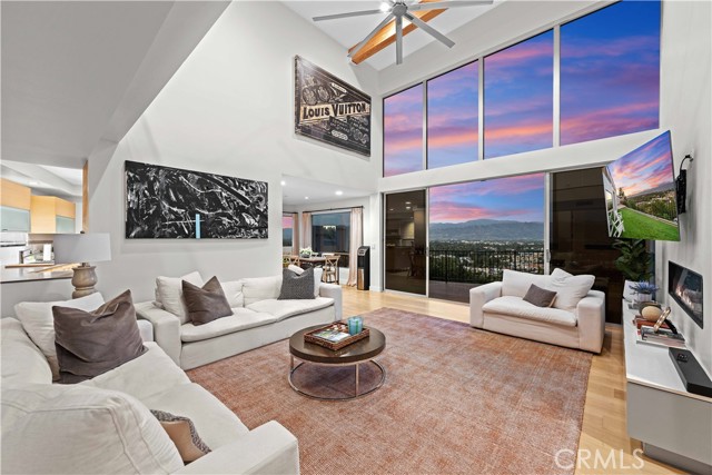 3631 Sunswept Drive, Studio City CA: https://media.crmls.org/medias/221dd17f-8a4f-43fd-8897-5bff215d04a3.jpg