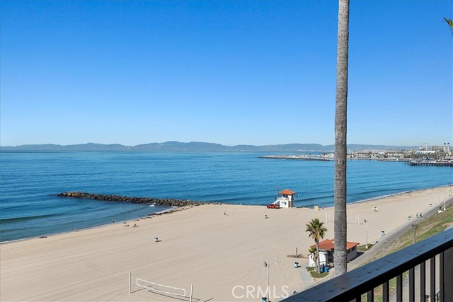 721 Esplanade, Redondo Beach, California 90277, 2 Bedrooms Bedrooms, ,2 BathroomsBathrooms,Residential,Sold,Esplanade,SB23197655