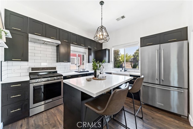 4116 E 14th Street, Long Beach CA: https://media.crmls.org/medias/221edaa4-a9ab-477c-9a1a-827962ba2099.jpg
