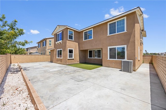 4132 S Canal Way, Ontario CA: https://media.crmls.org/medias/221f1514-5e35-409f-b46a-305f71c1801d.jpg