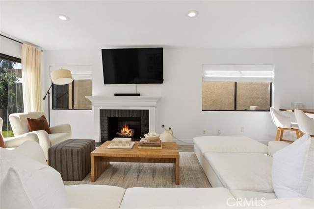 Detail Gallery Image 5 of 28 For 4727 Mayflower Way, Oceanside,  CA 92057 - 2 Beds | 2 Baths