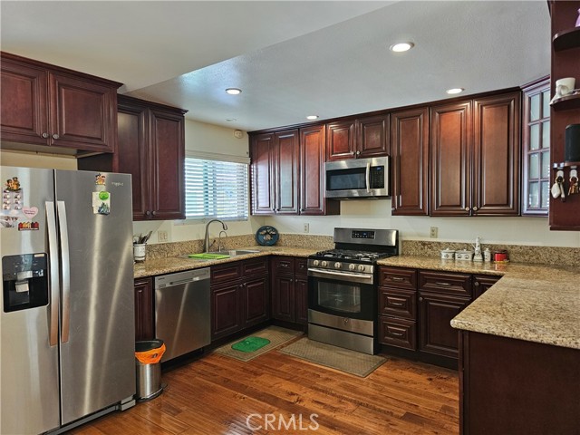 Detail Gallery Image 19 of 69 For 1711 Grismer Ave #52,  Burbank,  CA 91504 - 3 Beds | 3 Baths