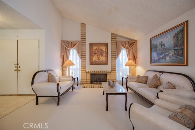 Detail Gallery Image 6 of 45 For 18600 Brasilia Dr, Porter Ranch,  CA 91326 - 4 Beds | 2 Baths