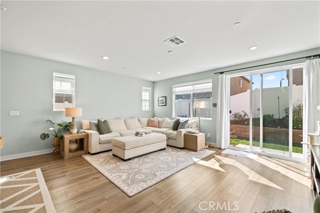 Detail Gallery Image 8 of 44 For 2482 Wagon Wheel Way, Rialto,  CA 92377 - 3 Beds | 2 Baths