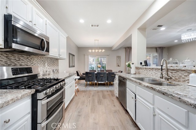 16192 Setting Sun Circle, Riverside CA: https://media.crmls.org/medias/22219586-12f6-44af-bc79-745b5a1a7c6b.jpg