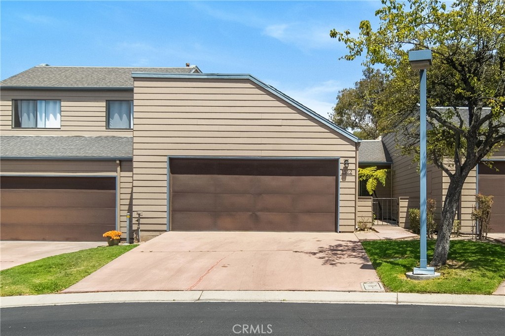 1512 Oakridge Park