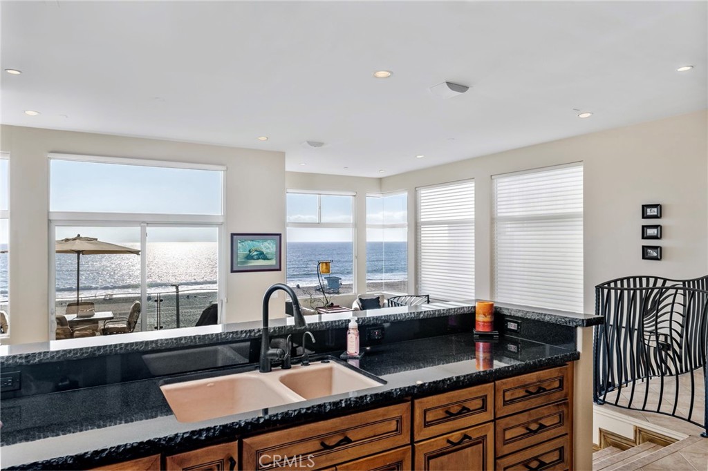 4308 The Strand