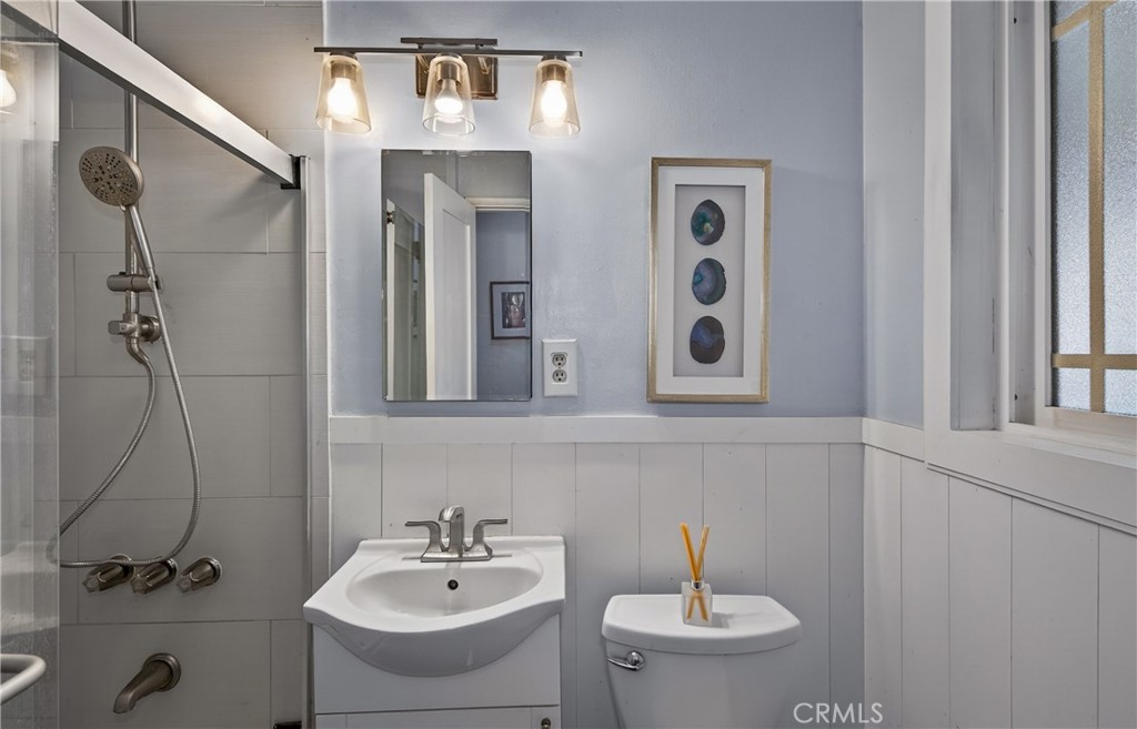 https://media.crmls.org/medias/2223755d-e855-4ae3-b767-487f7cd7e9b4.jpg?preset=X-Large
