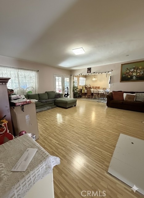 Detail Gallery Image 9 of 22 For 18800 Arminta, Reseda,  CA 91335 - 4 Beds | 3 Baths