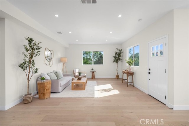 3722 Lomitas Drive, Los Angeles CA: https://media.crmls.org/medias/2224a912-8bc0-4531-8d35-8ef734dccf7b.jpg