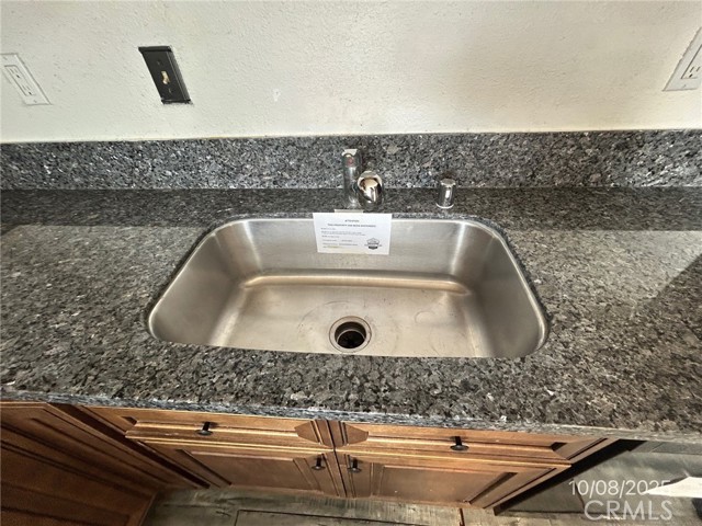 Detail Gallery Image 6 of 16 For 22677 South, Apple Valley,  CA 92307 - 3 Beds | 2 Baths