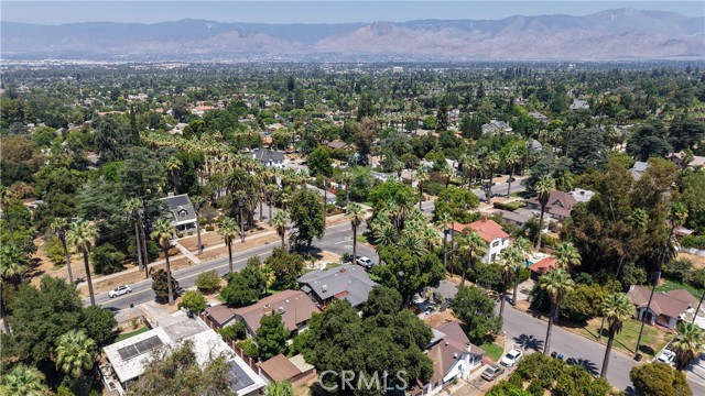 1105 W Highland Avenue, Redlands CA: https://media.crmls.org/medias/22257c29-49de-494f-931d-37970fe5cd7f.jpg