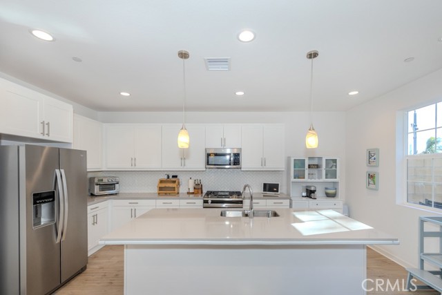 Detail Gallery Image 15 of 64 For 7082 Mallow Drive #2,  Fontana,  CA 92336 - 4 Beds | 3 Baths