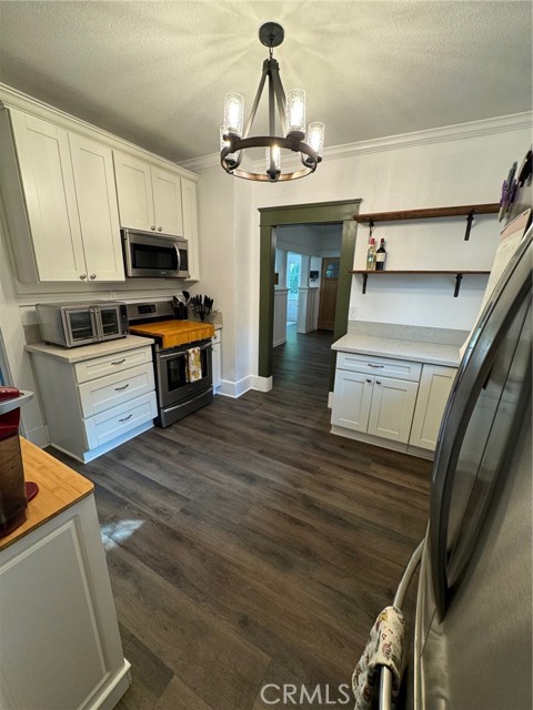 1355 N Gordon Street, Pomona CA: https://media.crmls.org/medias/2225edd2-a43a-4285-82f2-4933ff3890a9.jpg