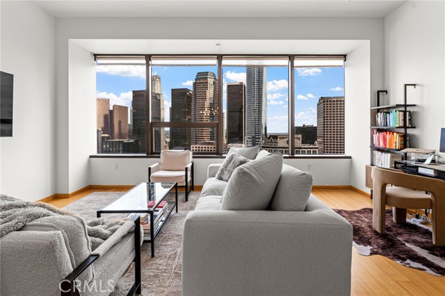 Detail Gallery Image 3 of 37 For 1100 Wilshire Bld #2608,  Los Angeles,  CA 90017 - 1 Beds | 1 Baths